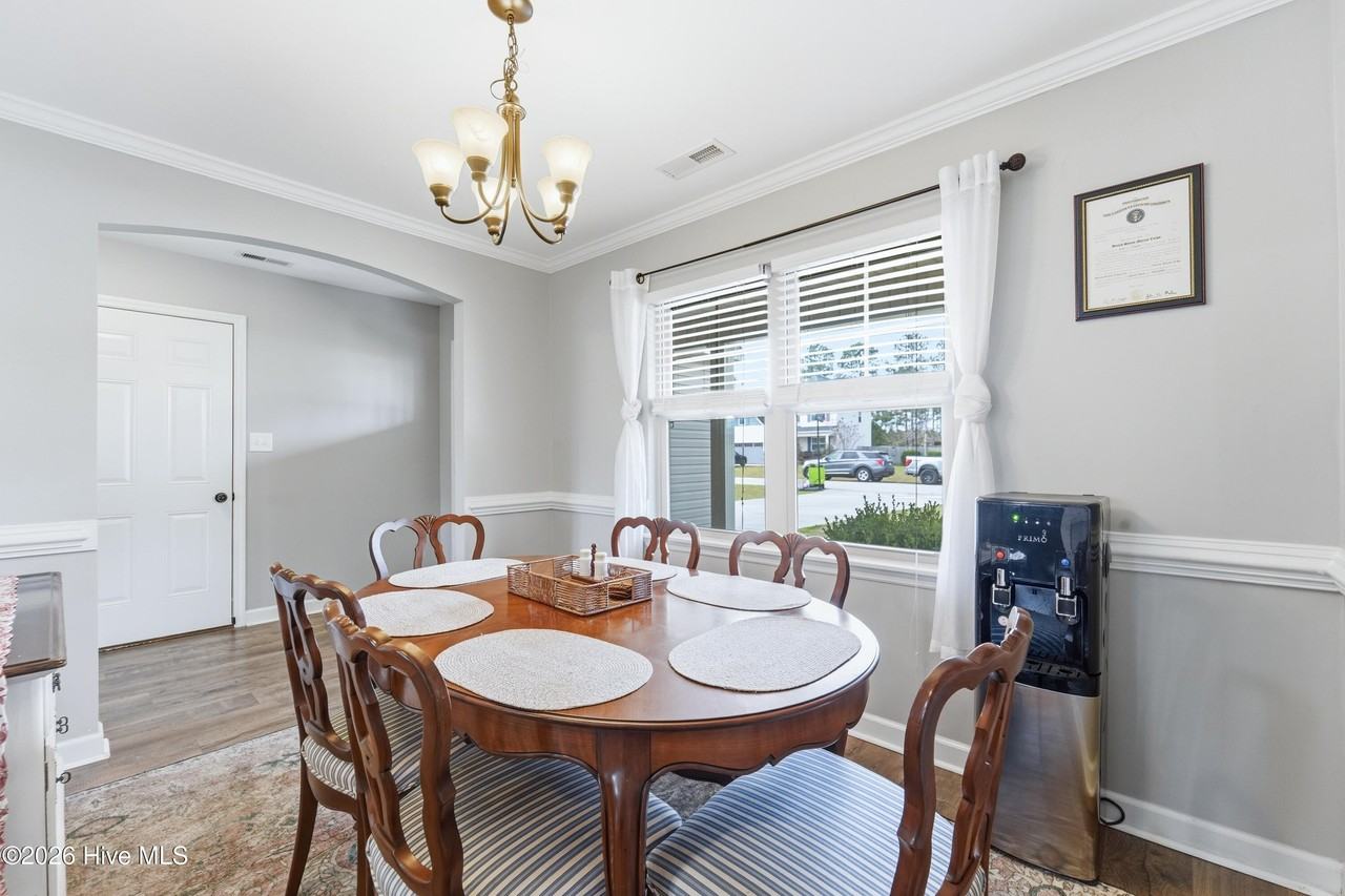 206 Zonnie Ln - Photo 3 of 26