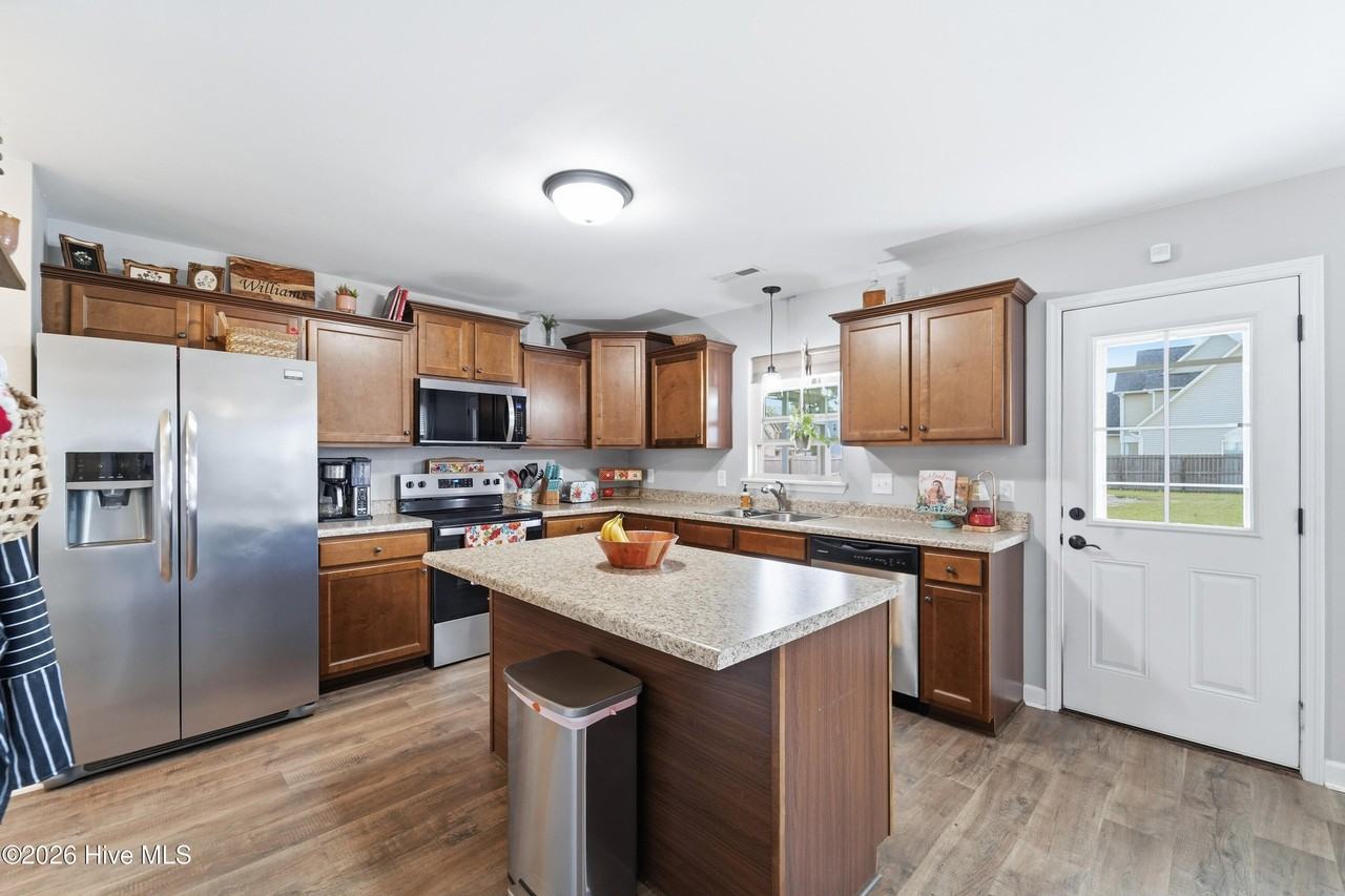 206 Zonnie Ln - Photo 5 of 26