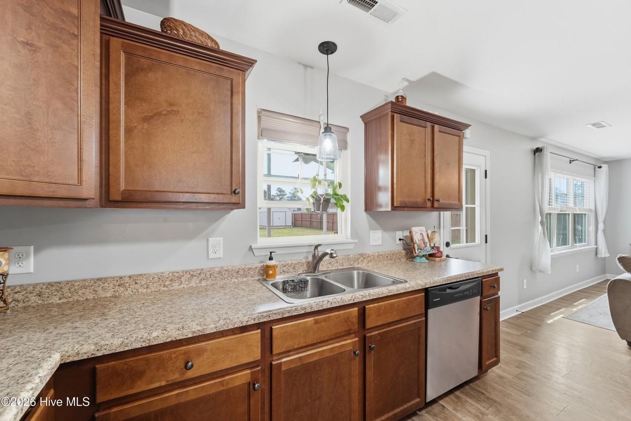 206 Zonnie Ln - Photo 7 of 26