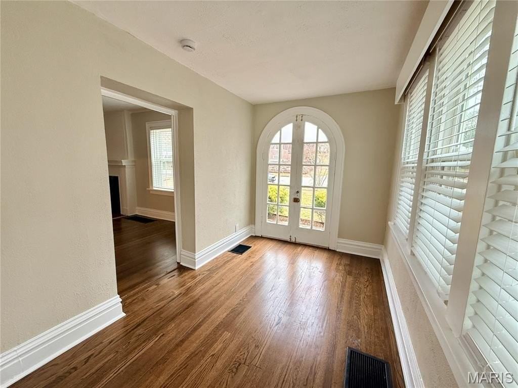 543 N Central Ave - Photo 5 of 26