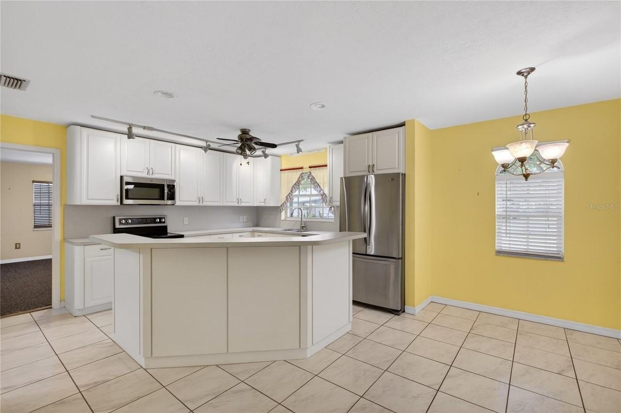 2065 Oak Beach Blvd - Photo 5 of 42