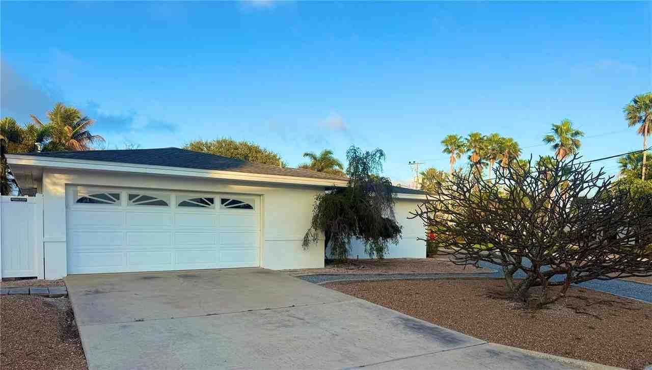 2100 E Vina Del Mar Blvd - Photo 2 of 30