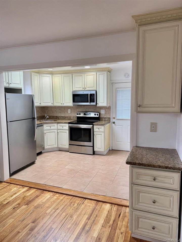 31 Evelyn Ln - Photo 4 of 15