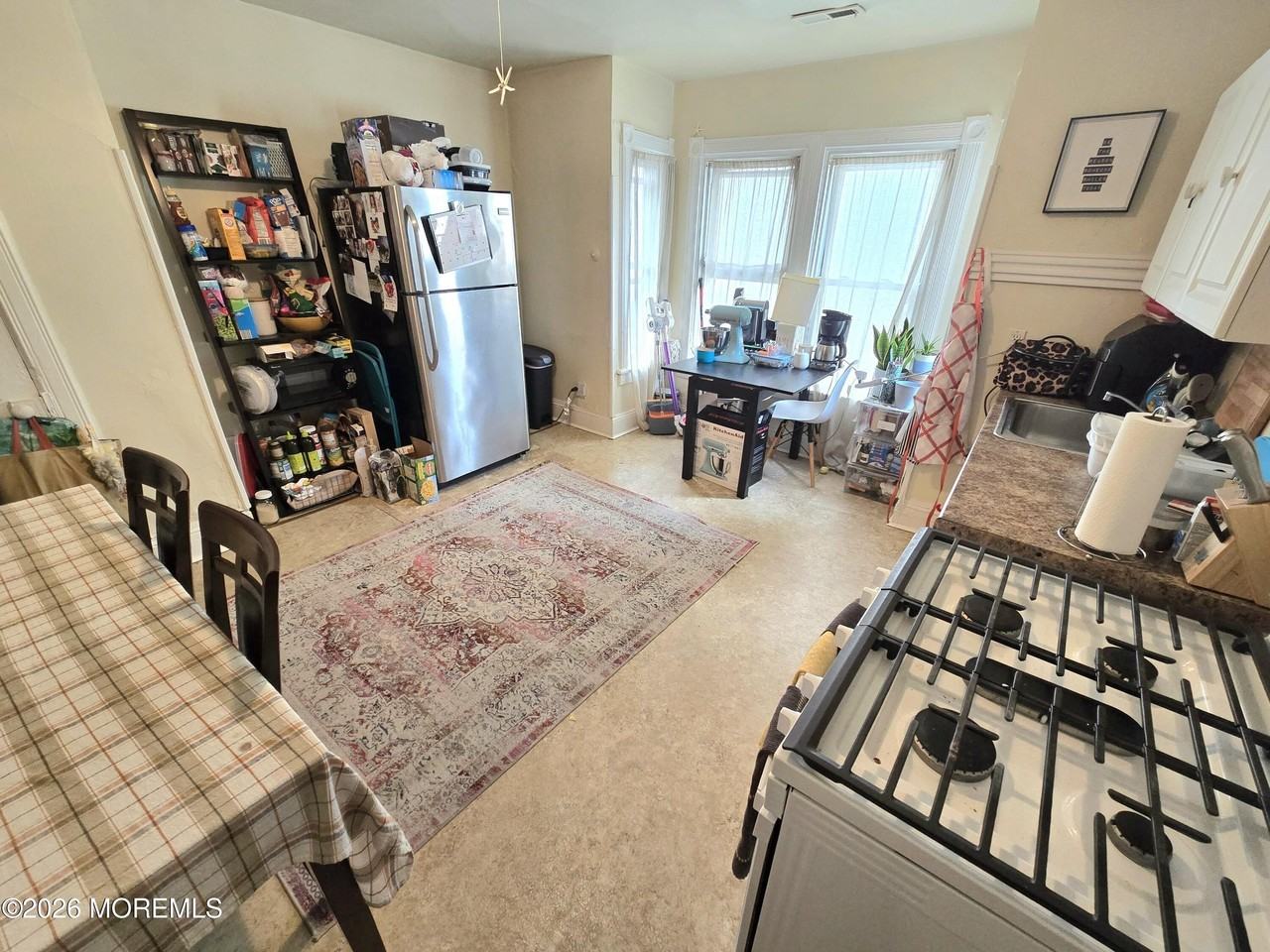 610 1st Ave Apt 3 - Photo 2 of 5