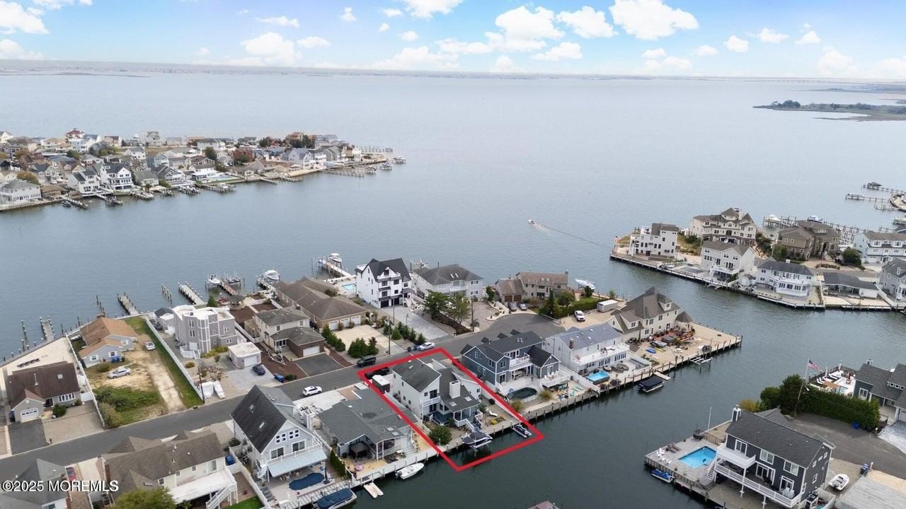 385 Aldo Dr - Photo 2 of 50