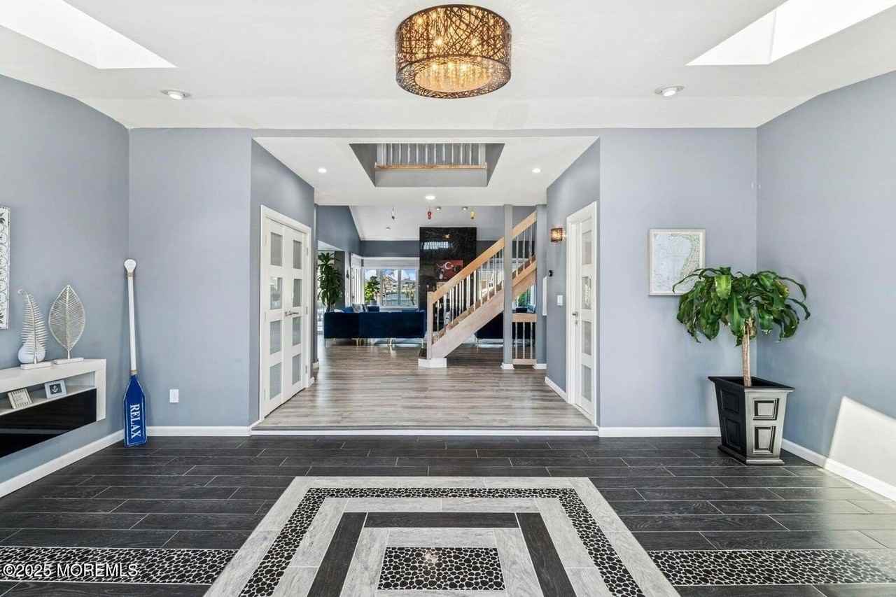 385 Aldo Dr - Photo 6 of 50