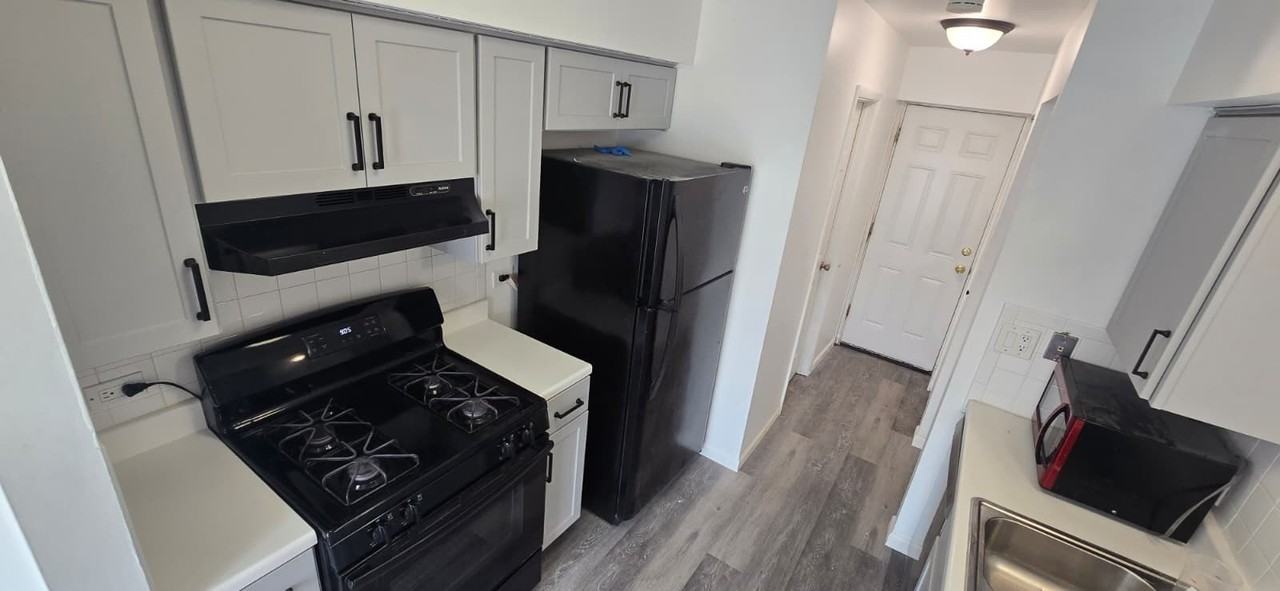 325 Bayview Pt - Photo 6 of 11