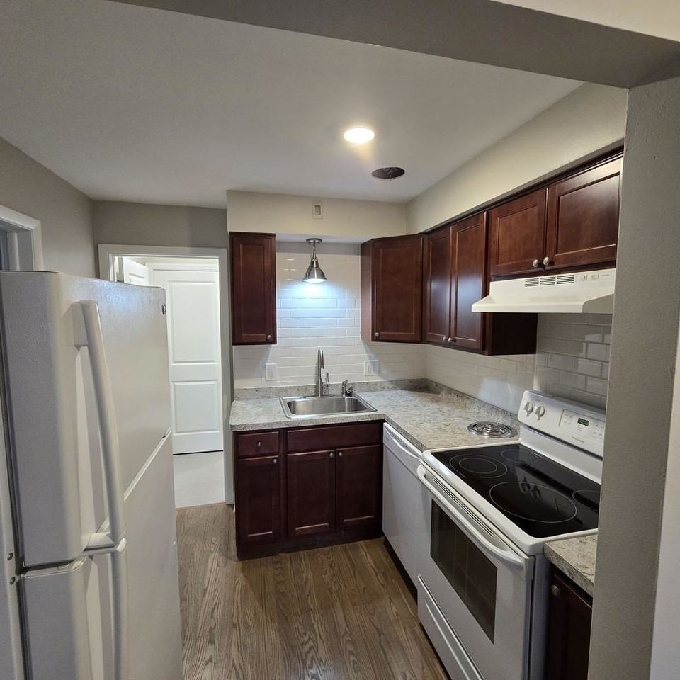 1817 W Touhy Ave Apt 2d - Photo 2 of 7