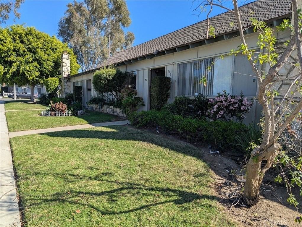 200 W 37th St - Photo 2 of 13