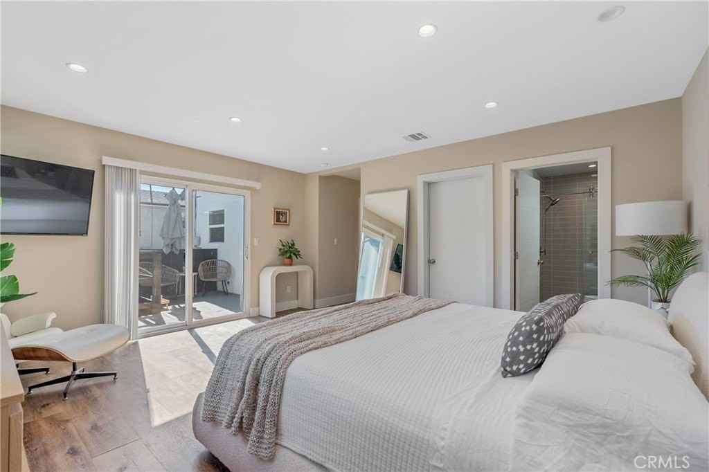 8034 Airlane Ave - Photo 2 of 25