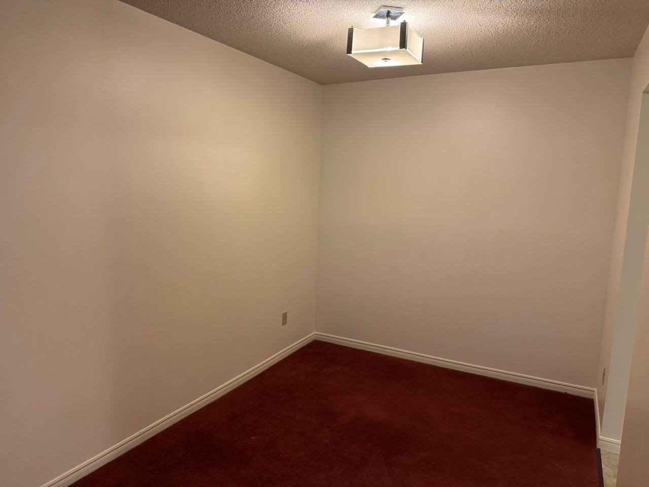 221 North Park Street #2nd Floor - Photo 4 of 19