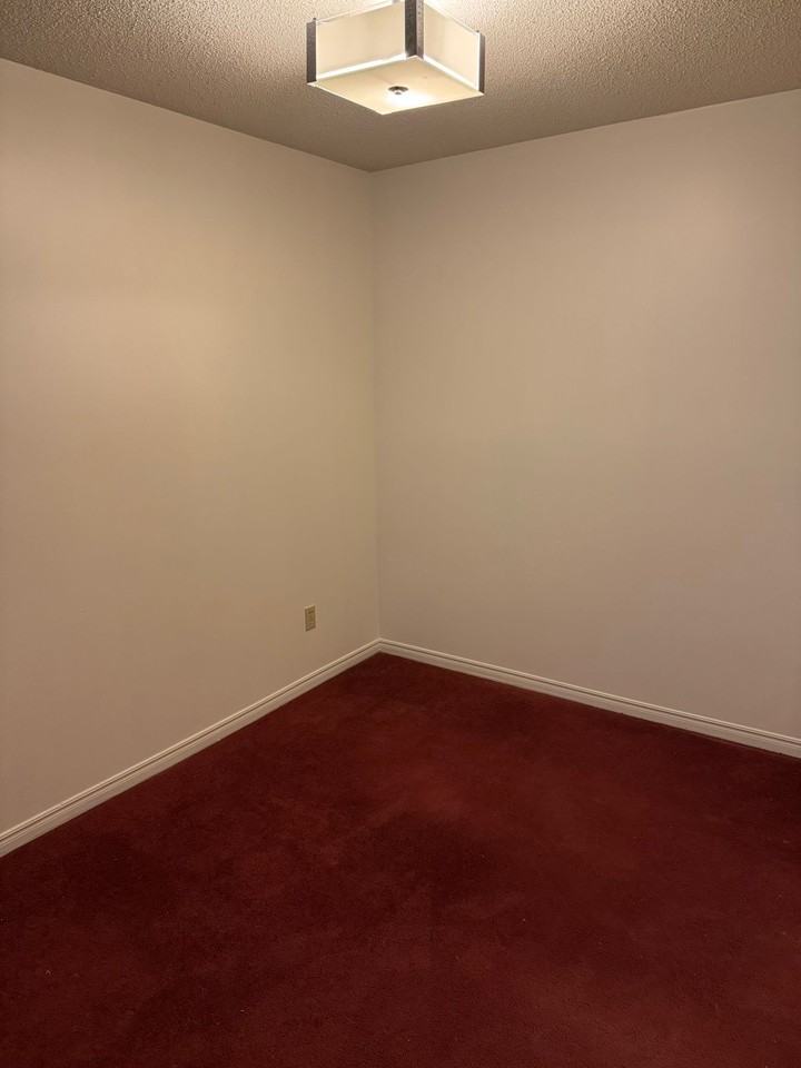 221 North Park Street #2nd Floor - Photo 5 of 19