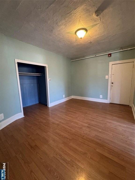 356 Paterson Ave - Photo 5 of 10