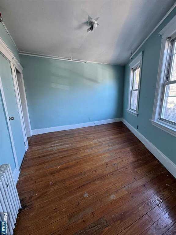 356 Paterson Ave - Photo 6 of 10