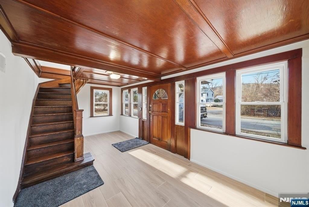 75 Lakeview Ter - Photo 4 of 28