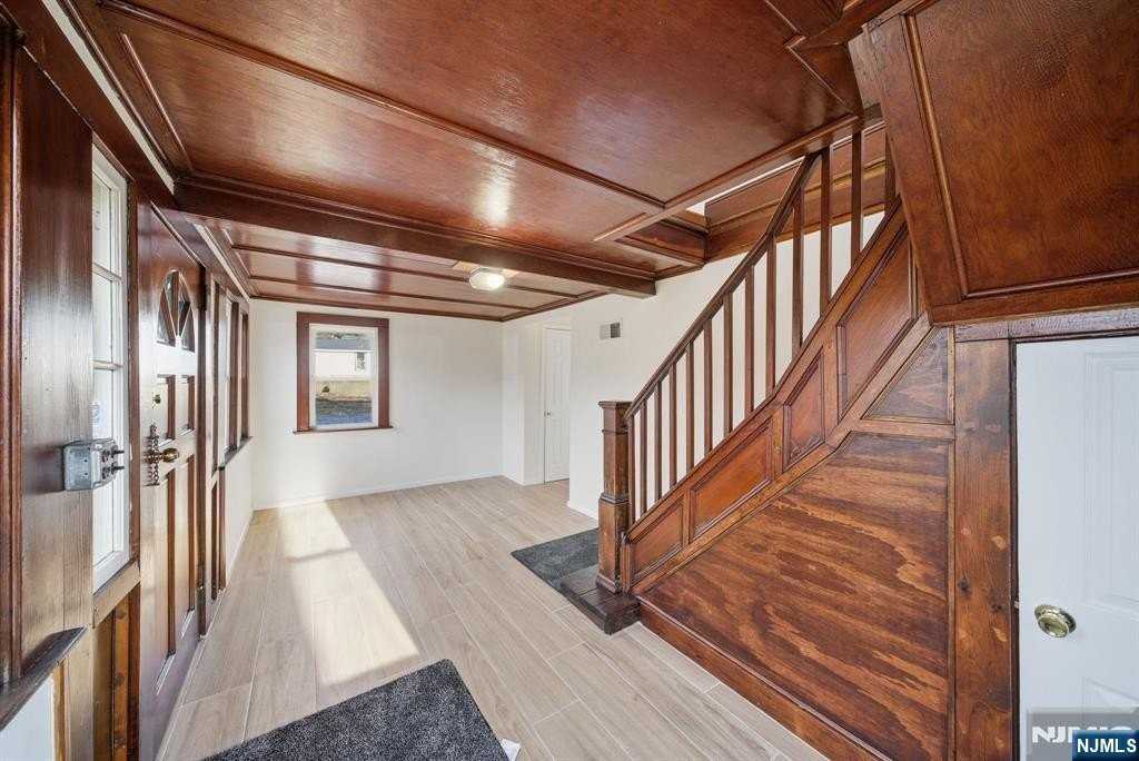 75 Lakeview Ter - Photo 5 of 28