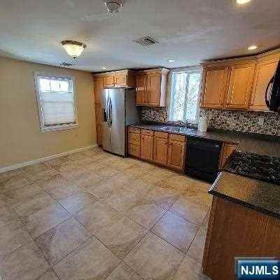 12 1st St ## 14 - Photo 3 of 8