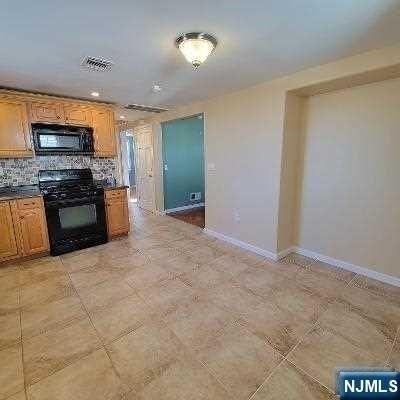 12 1st St ## 14 - Photo 4 of 8