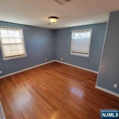 12 1st St ## 14 - Photo 6 of 8