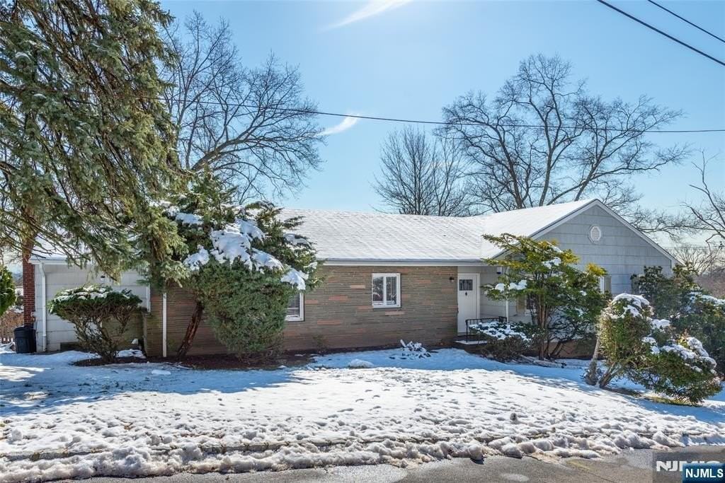 18 Devon Dr - Photo 2 of 20