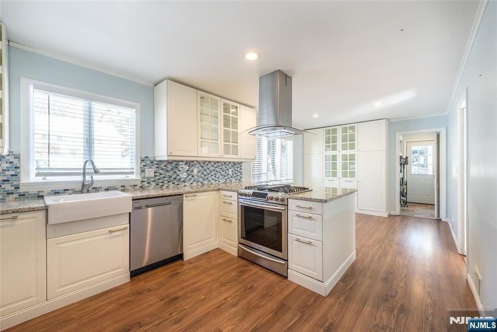 18 Devon Dr - Photo 4 of 20