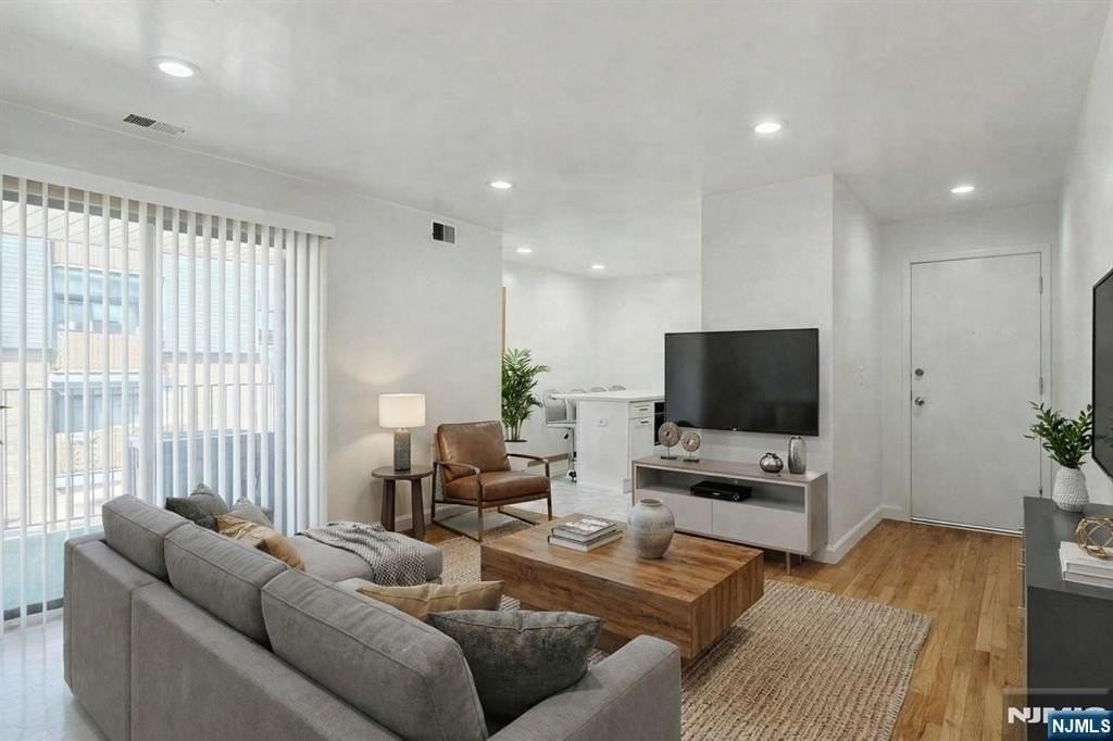 700 Schuyler Ave Apt G34 - Photo 4 of 15