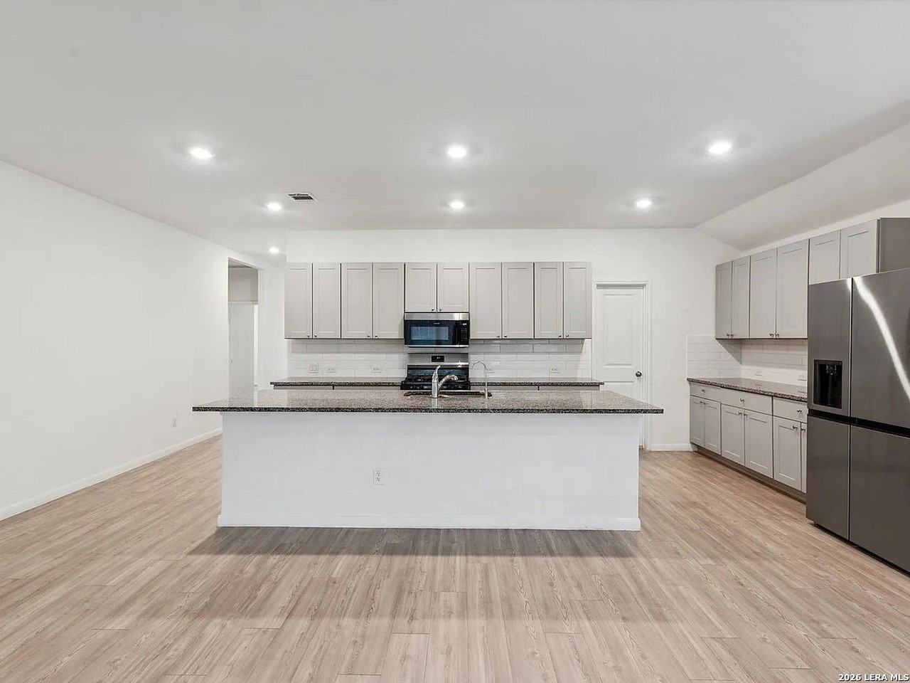 10706 Erinita Way - Photo 4 of 10