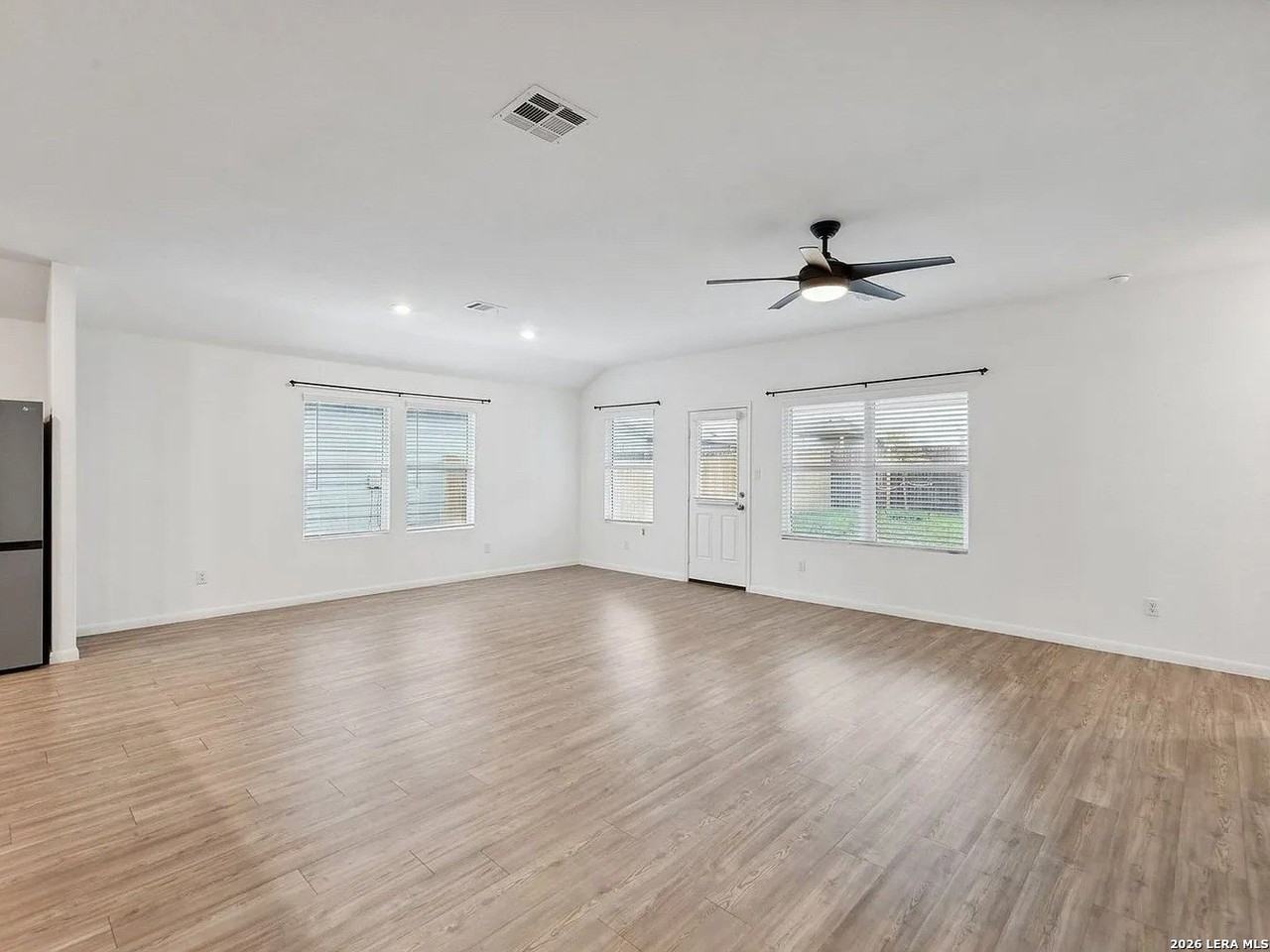 10706 Erinita Way - Photo 7 of 10