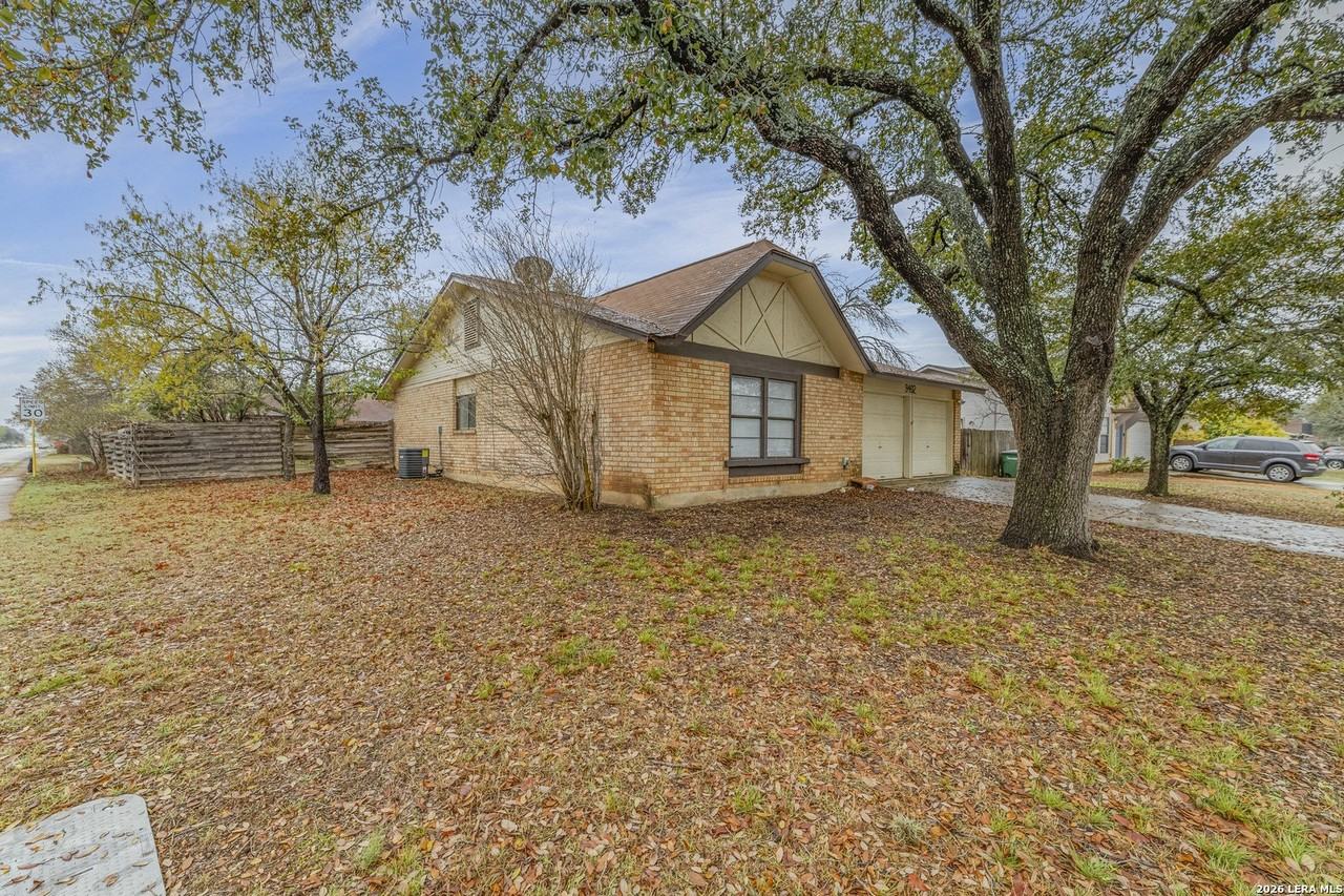 9402 Valley Rdg - Photo 2 of 21