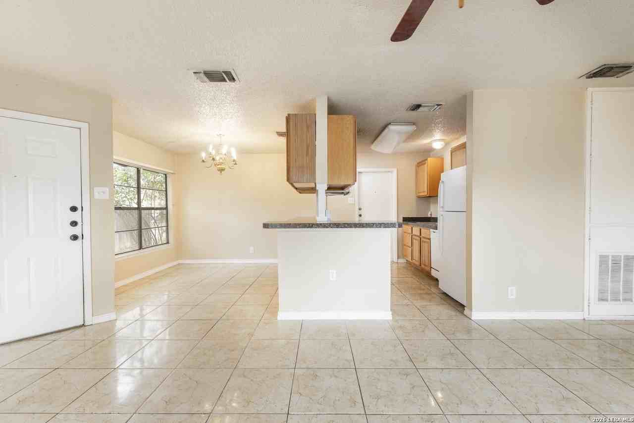 9402 Valley Rdg - Photo 7 of 21