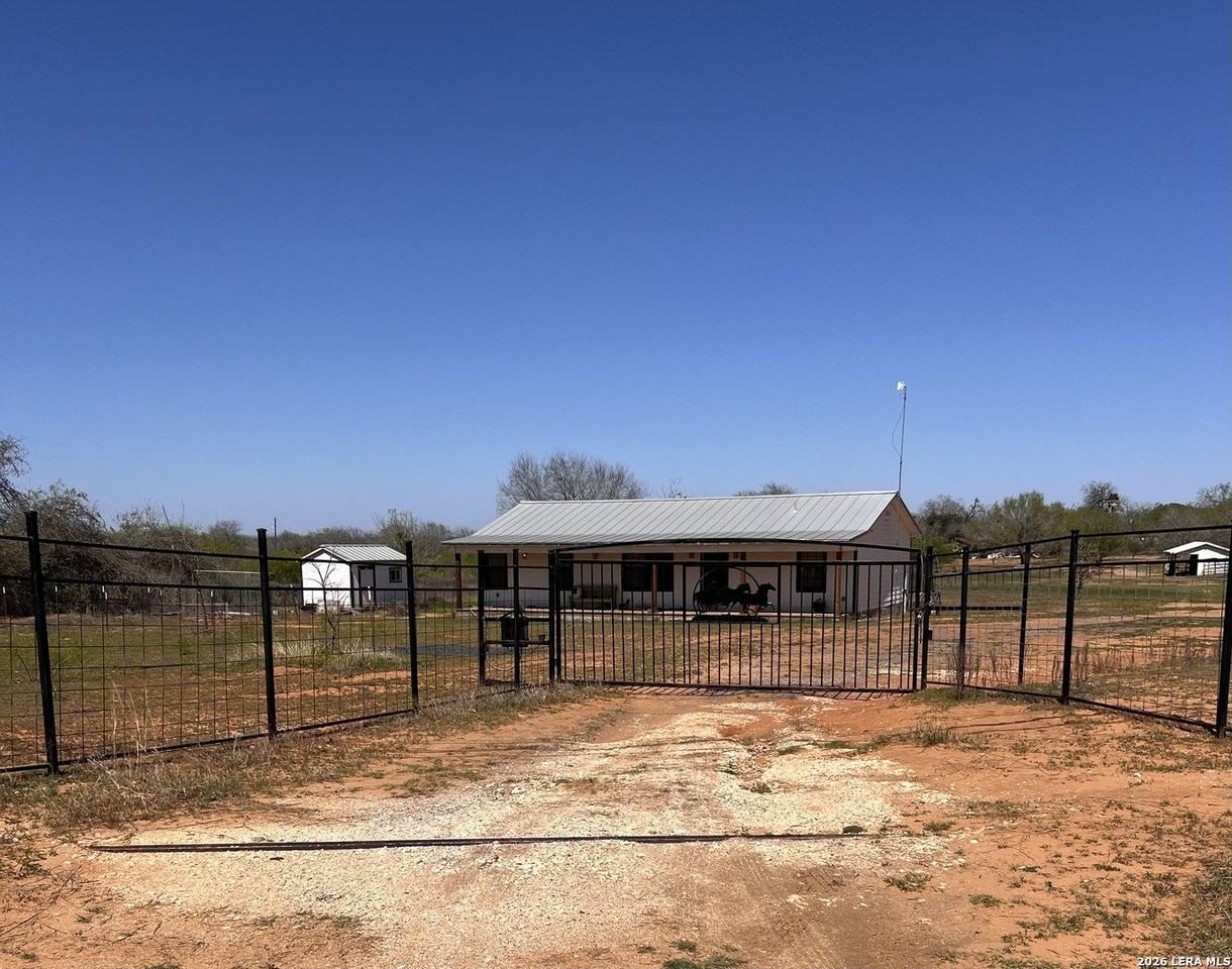 1005 Rockport Rd - Photo 2 of 9