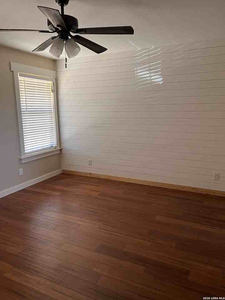 1005 Rockport Rd - Photo 4 of 9