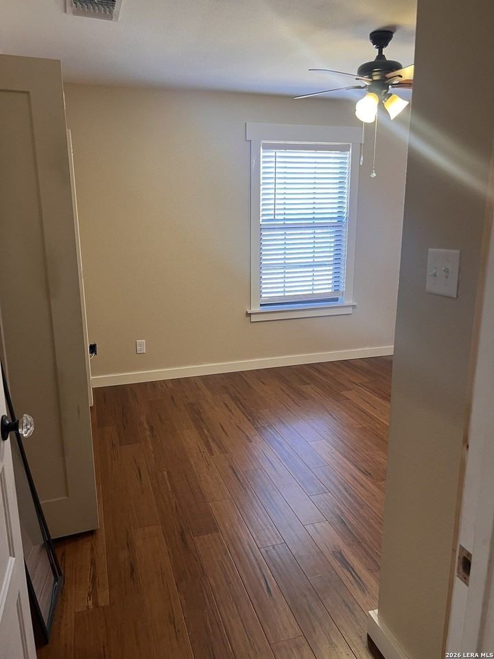 1005 Rockport Rd - Photo 6 of 9