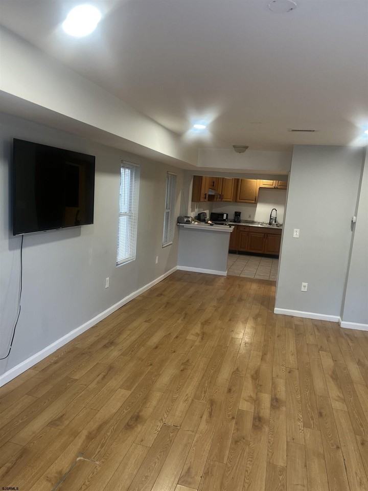 38 N Maryland Ave - Photo 3 of 19