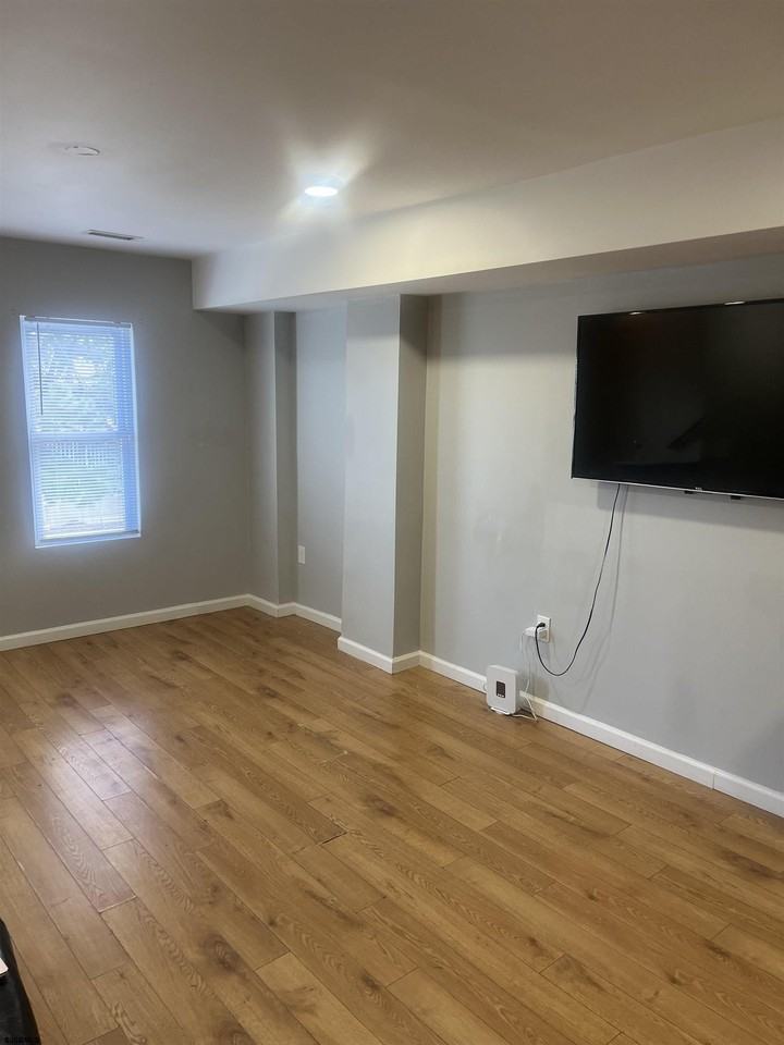 38 N Maryland Ave - Photo 7 of 19