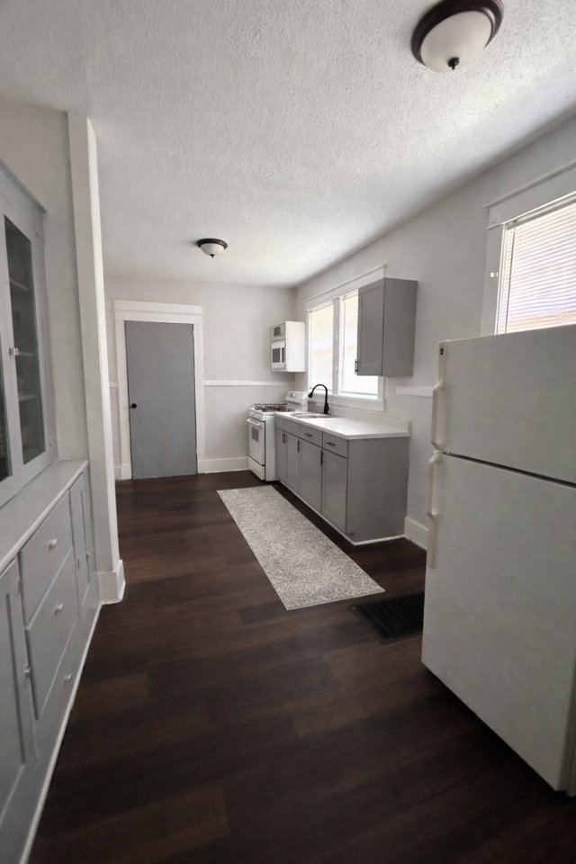 785 785 North Belvedere BoulevardUnit 1 #1 - Photo 4 of 16