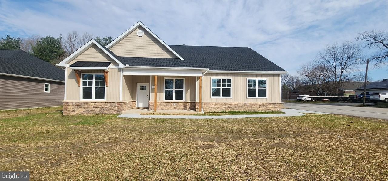 112 W Main St - Photo 2 of 15