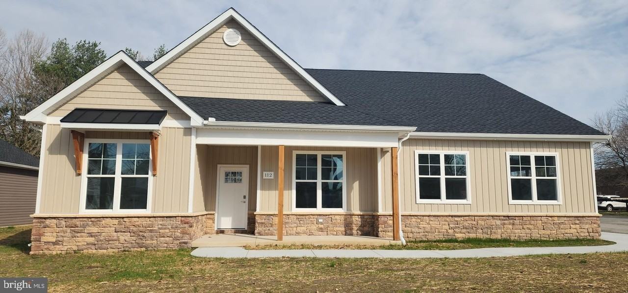 112 W Main St - Photo 3 of 15