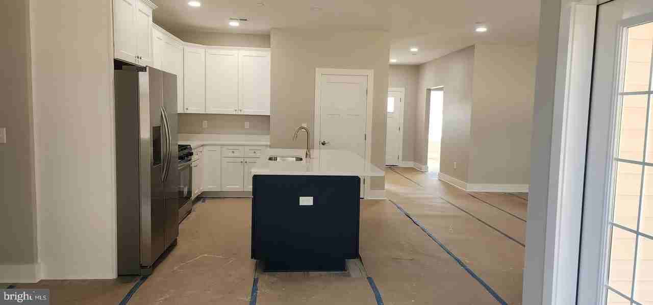 112 W Main St - Photo 5 of 15