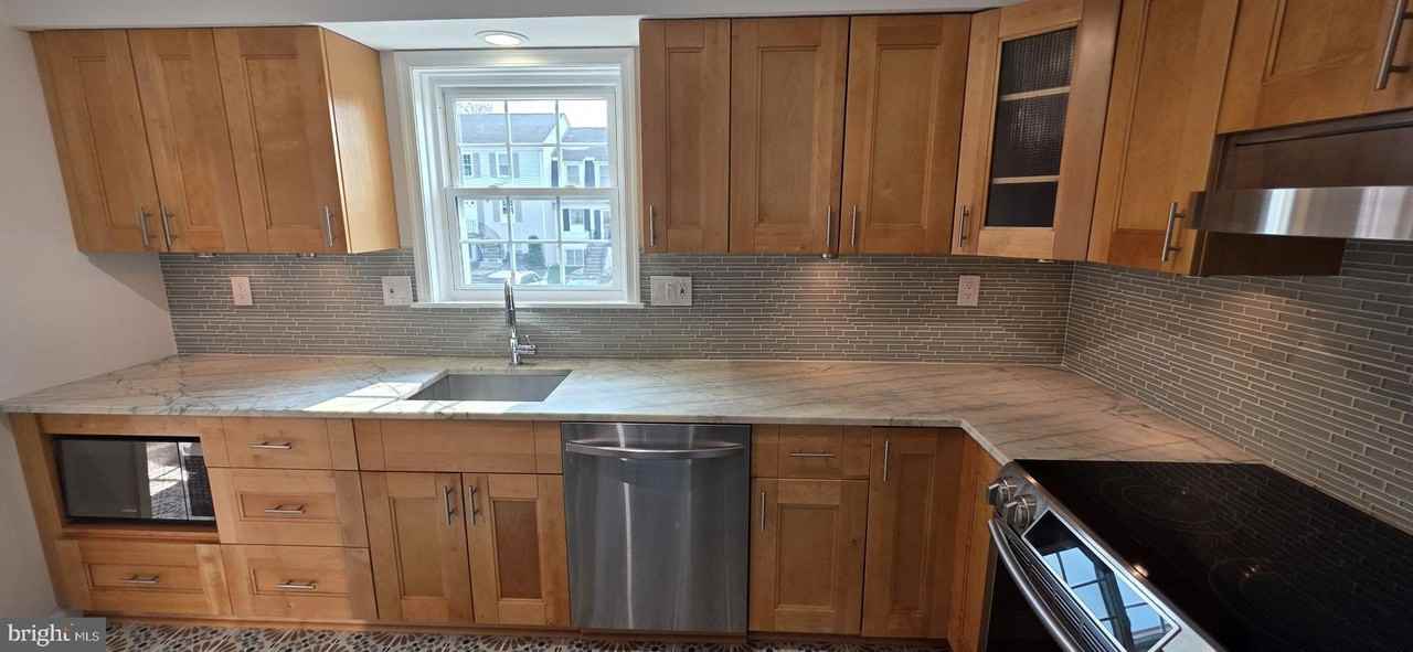 165-B LEEDS Court W - Photo 5 of 22