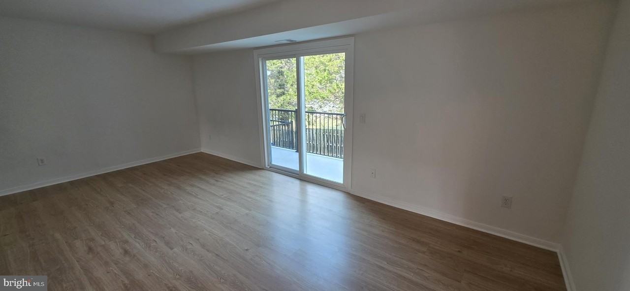 165-B LEEDS Court W - Photo 7 of 22