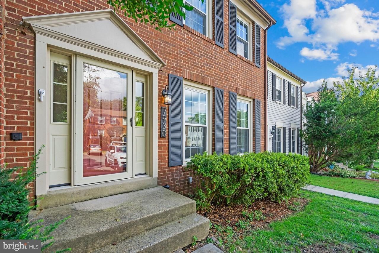 7930 Bubbling Brook Cir - Photo 3 of 34