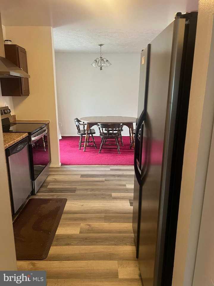 2216 Sanibel Dr - Photo 3 of 17