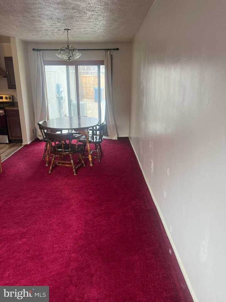 2216 Sanibel Dr - Photo 4 of 17