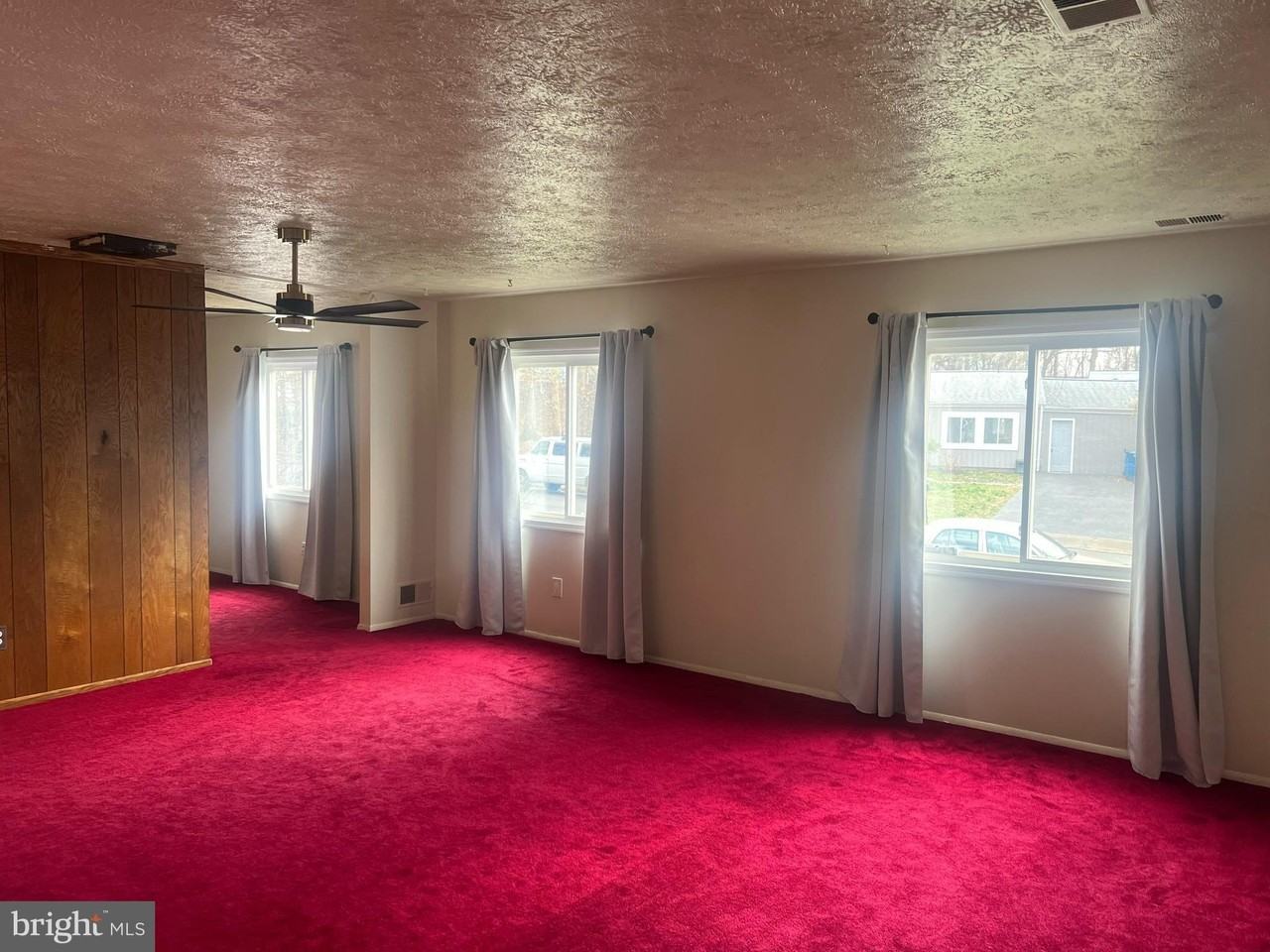 2216 Sanibel Dr - Photo 5 of 17