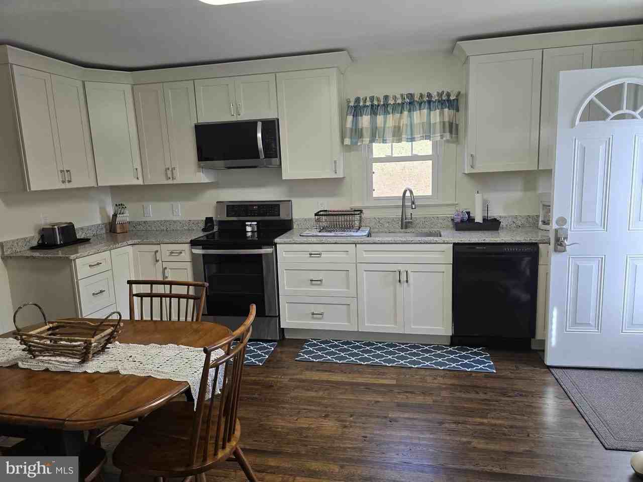 1358 Graves Mill Rd - Photo 3 of 22