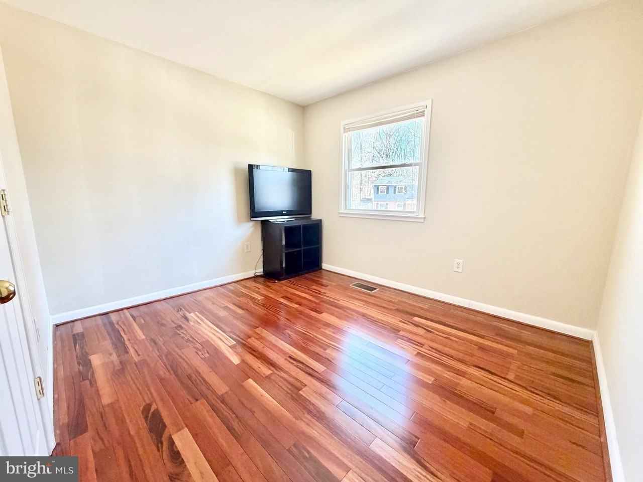 13612 Lindendale Rd - Photo 5 of 19