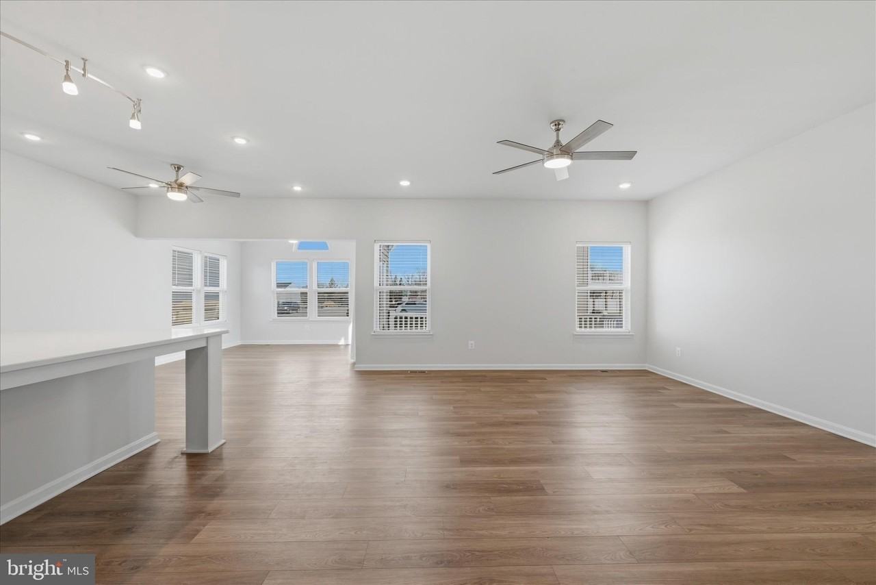 148 Huntwellwest Blvd - Photo 2 of 20