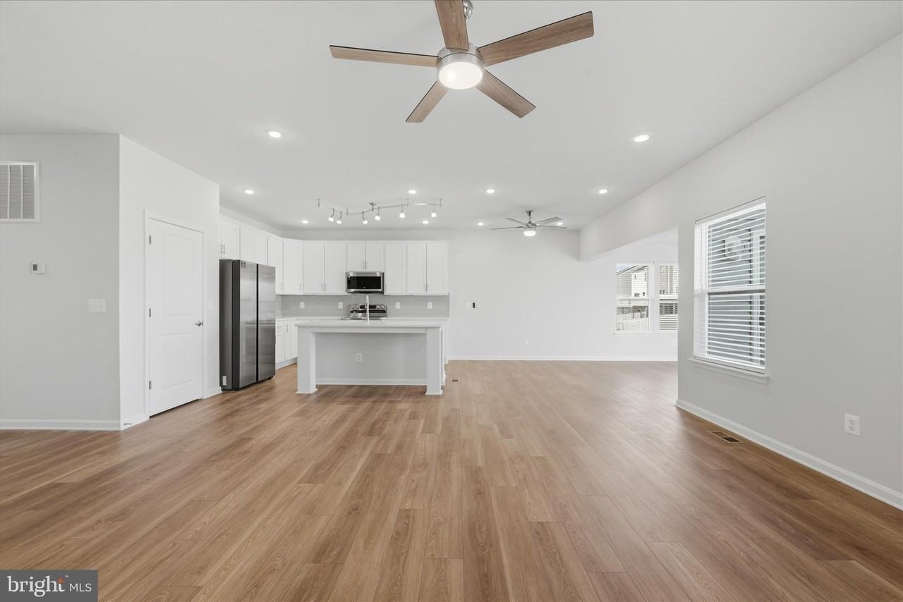 148 Huntwellwest Blvd - Photo 4 of 20