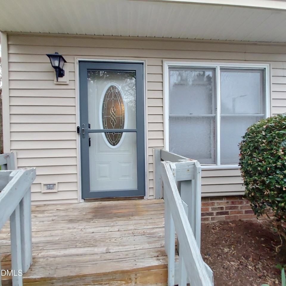 875 Martin Luther King Jr Blvd Apt 15 - Photo 2 of 21